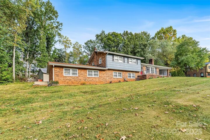 Property Photo:  304 Parlier Avenue NE  NC 28613 