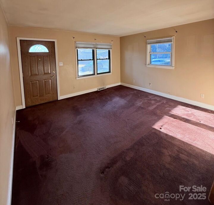 Property Photo:  4318 Knollcrest Drive  NC 28208 