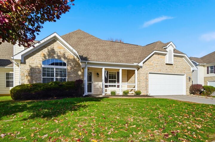 Property Photo: 5160 Vinings Bend OH 43016