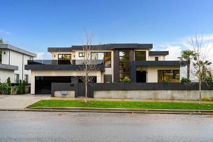 16427 28  Surrey BC V3Z 0A9 photo