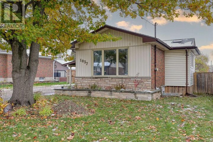 Property Photo: 1037 Warwick Street ON N4S 4S3