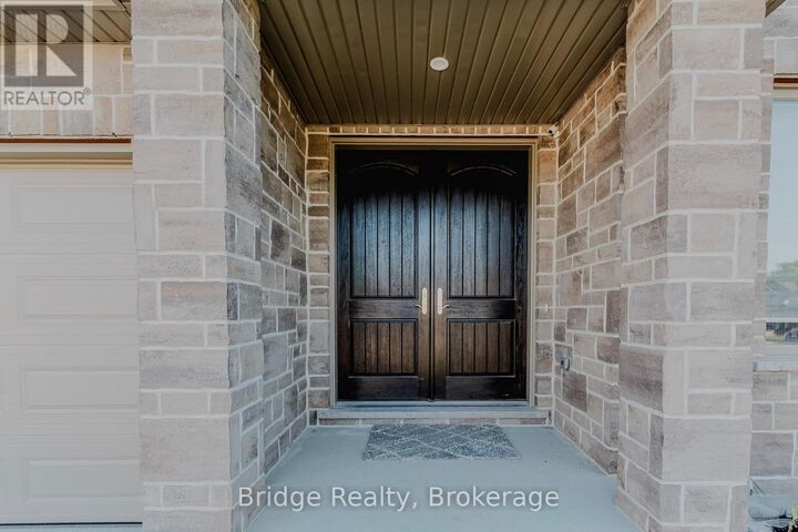 Property Photo: 133 Birdie Court ON N4T 0N3