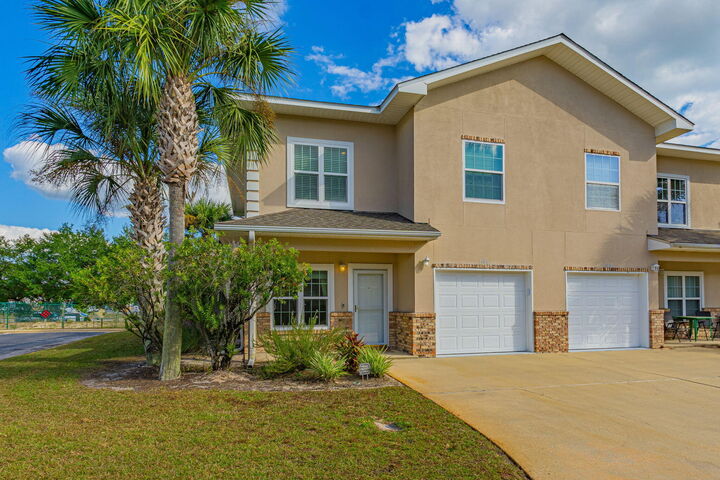 Property Photo: 1506 Bentley Circle FL 32547