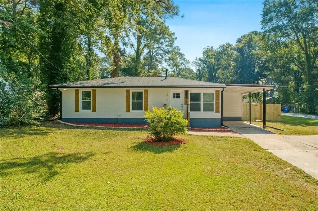 Property Photo:  1514 Peachcrest Road  GA 30032 