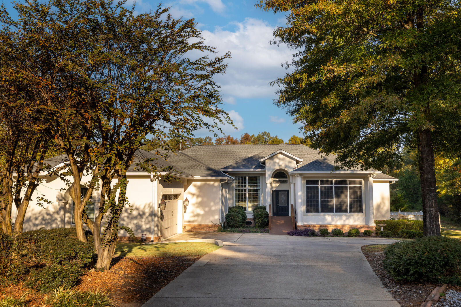 Property Photo:  107 Lake Pointe Ln  MS 39759 