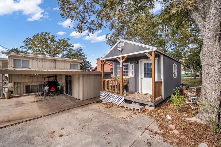 Property Photo: 345 Sunset Shadows Boulevard TX 77351