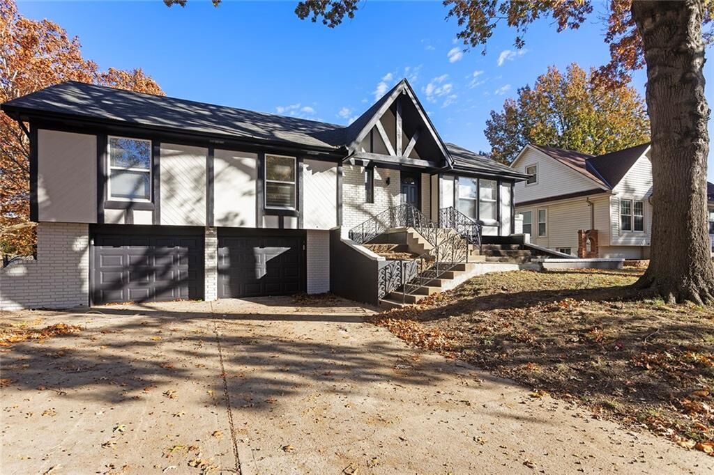 Property Photo:  2412 NW 9th Street  MO 64015 