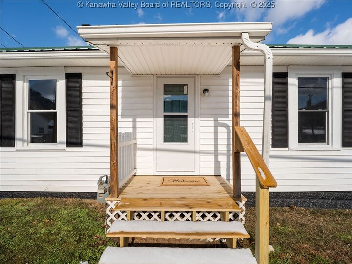 305 1st Street  Glasgow WV 25086 photo