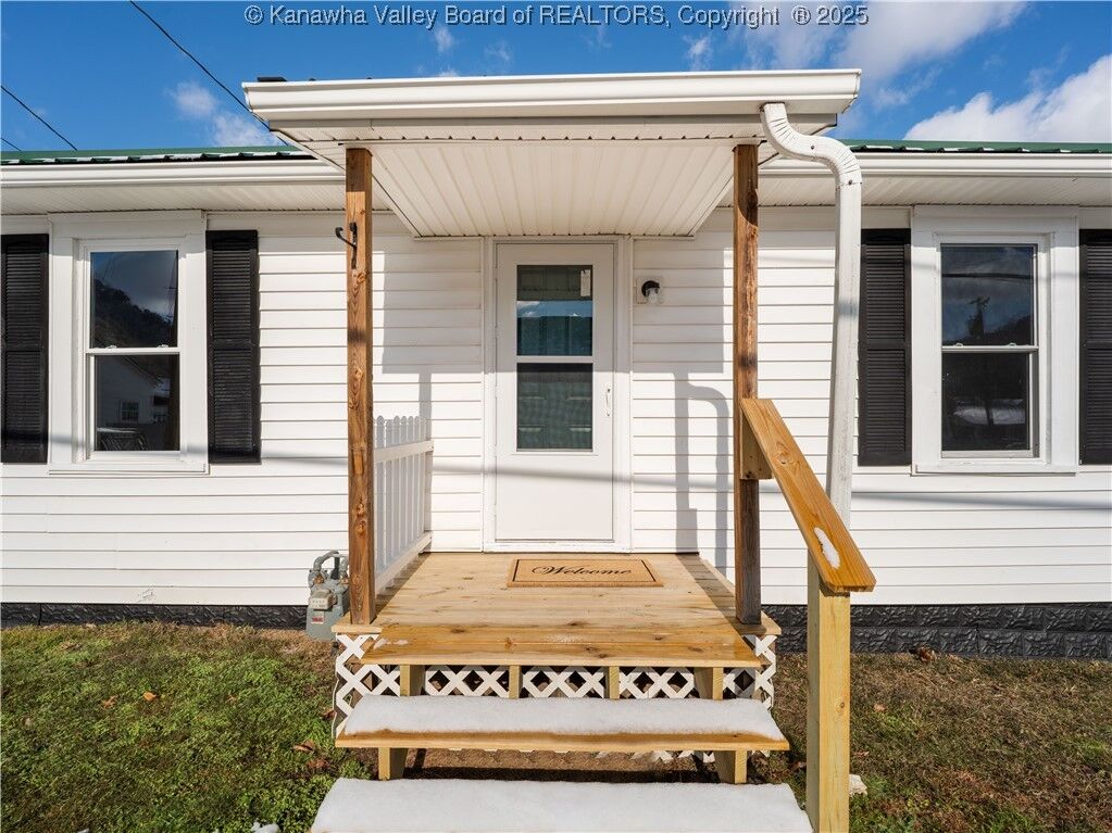 Property Photo: 305 1st Street WV 25086