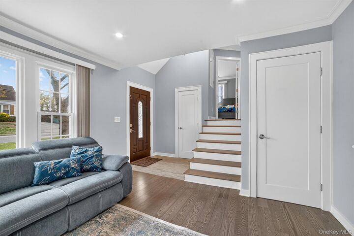 Property Photo:  25 Rugby Road  NY 10710 