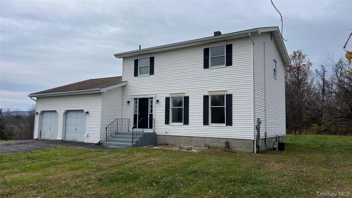 Property Photo:  14 Country Meadows Road  NY 12561 