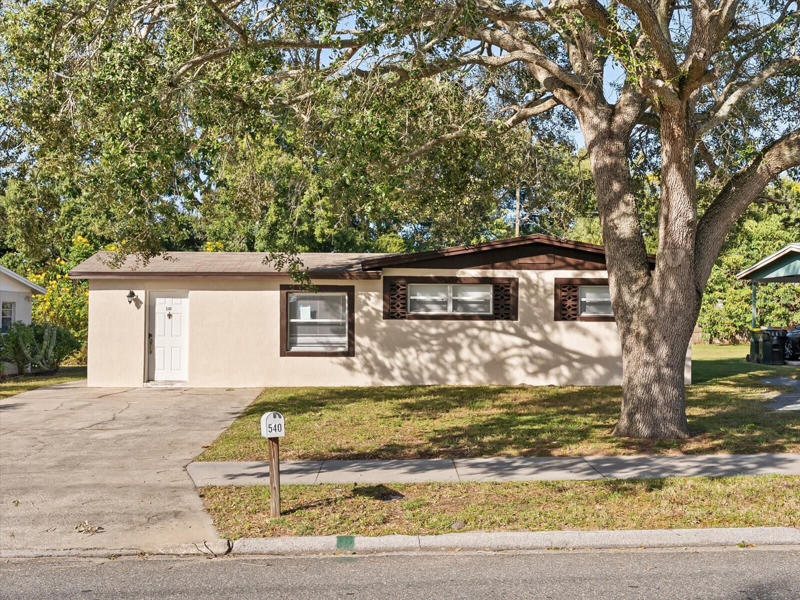 Property Photo: 540 E Highland Avenue FL 34711