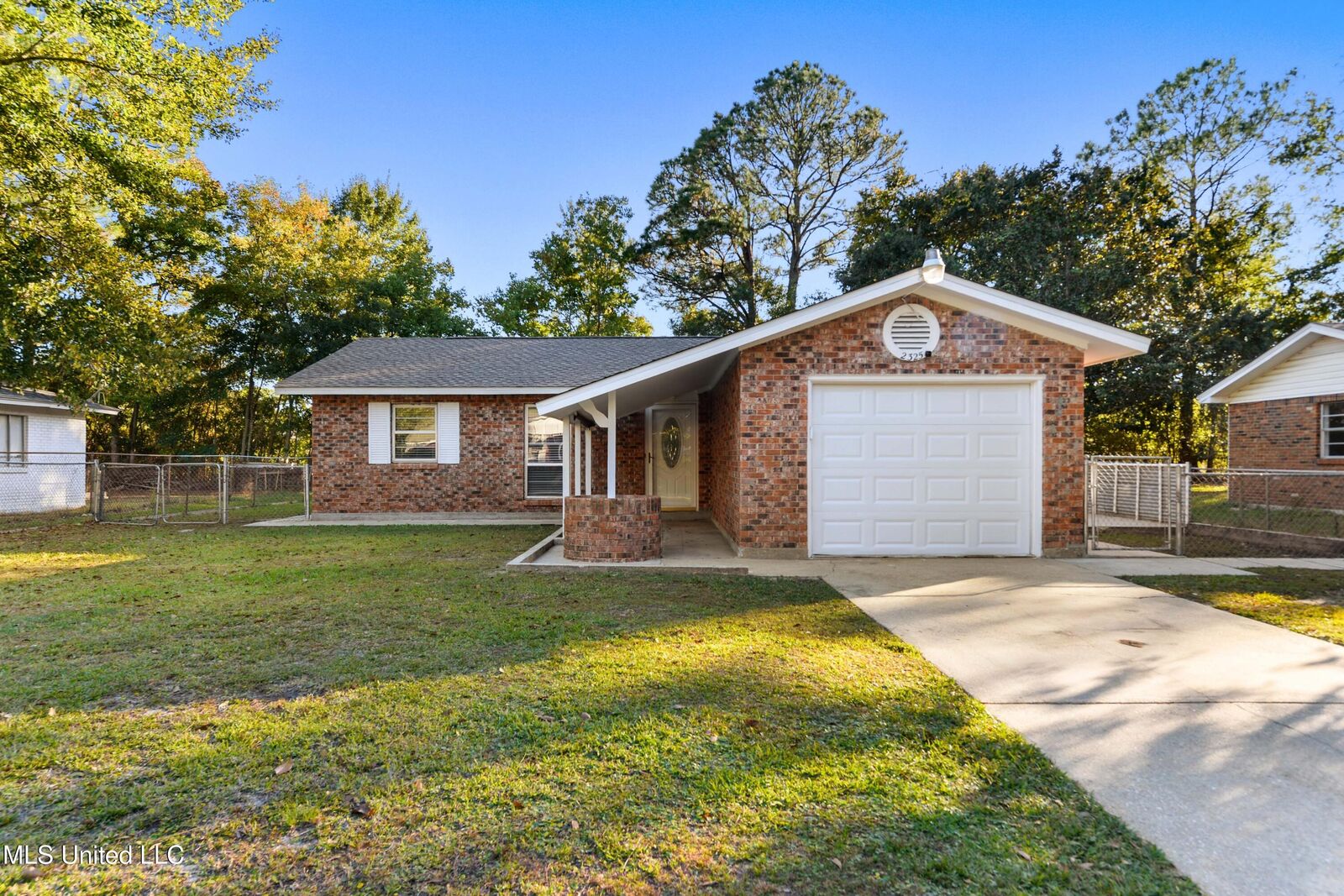 Property Photo: 2325 W Park Drive MS 39553