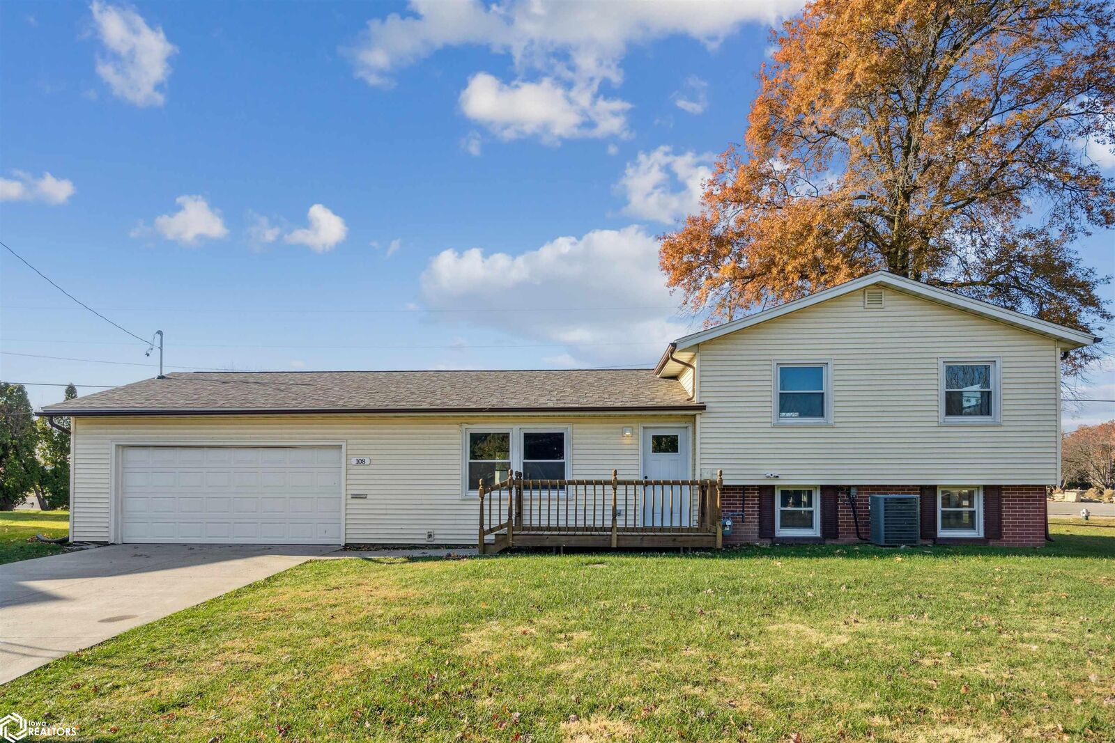 Property Photo:  108 Cutter Place  IA 52601 