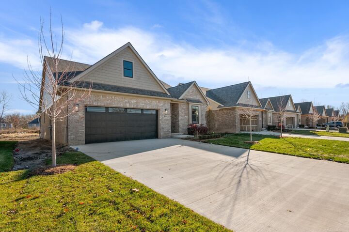 Property Photo:  5944 Willow Grove Drive  MI 48085 