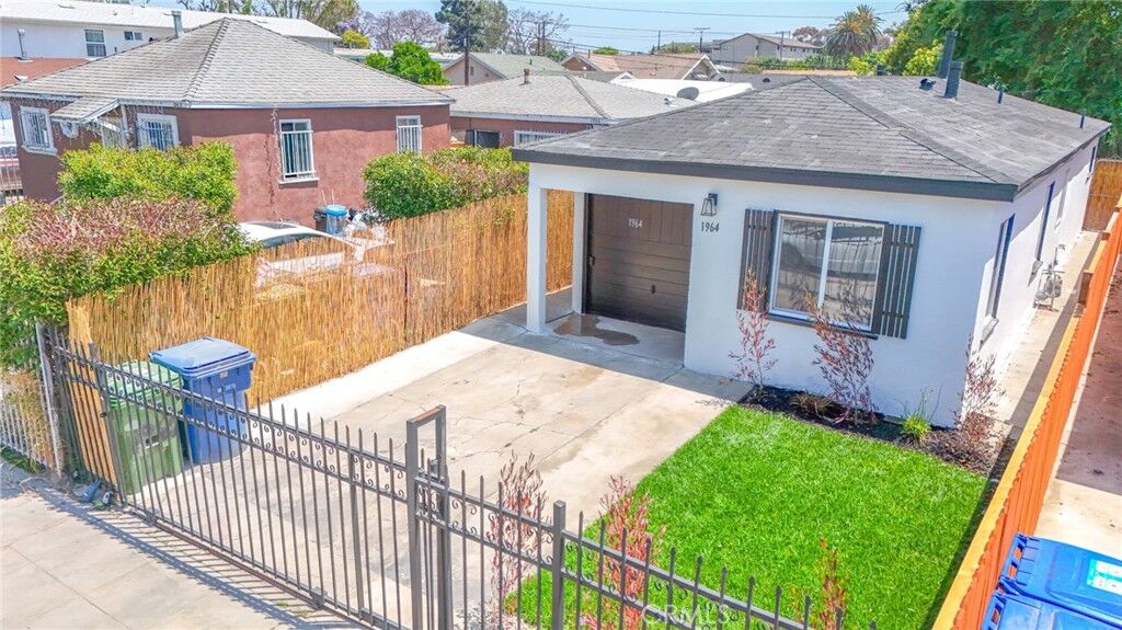 Property Photo:  1964 E 114th Street  CA 90059 