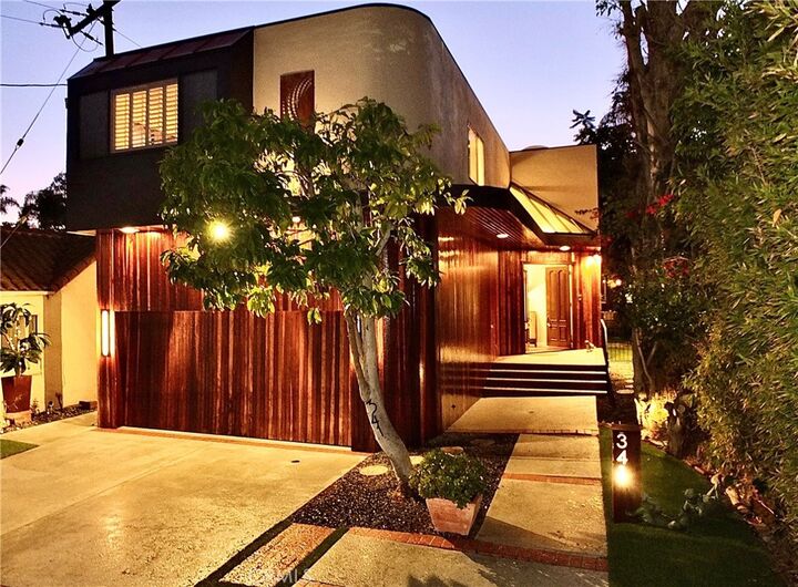 Property Photo:  341 S Meadows  CA 90266 