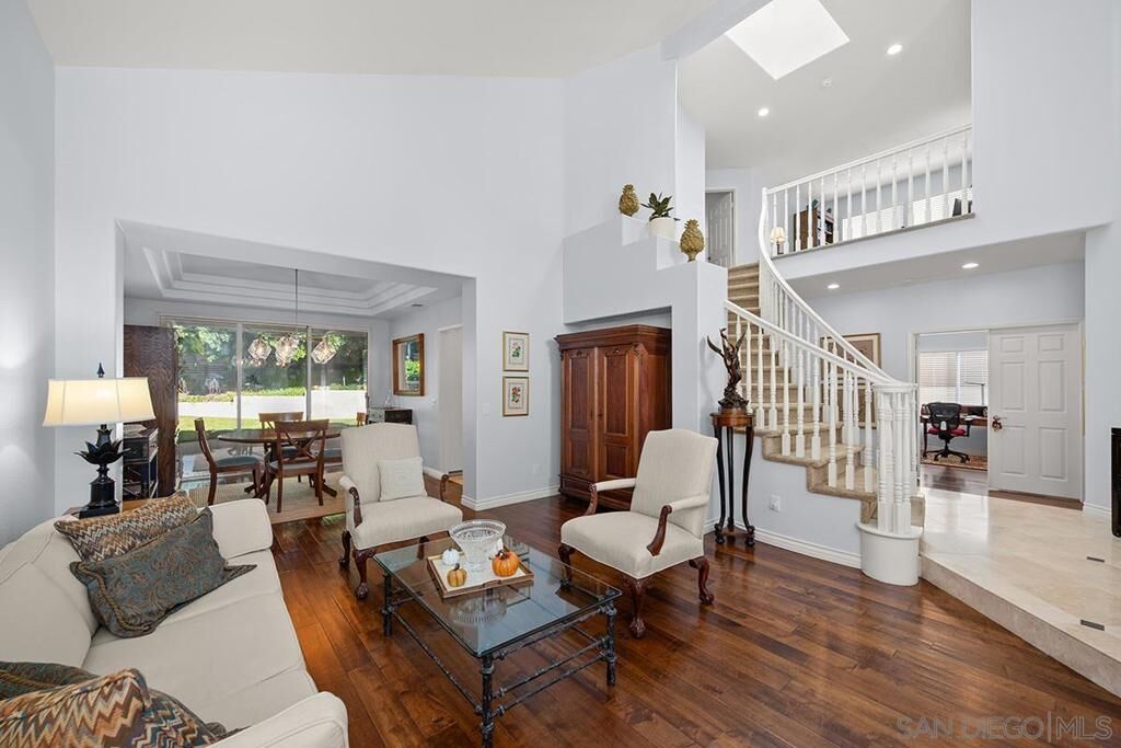 Property Photo: 4582 Mercurio St CA 92130