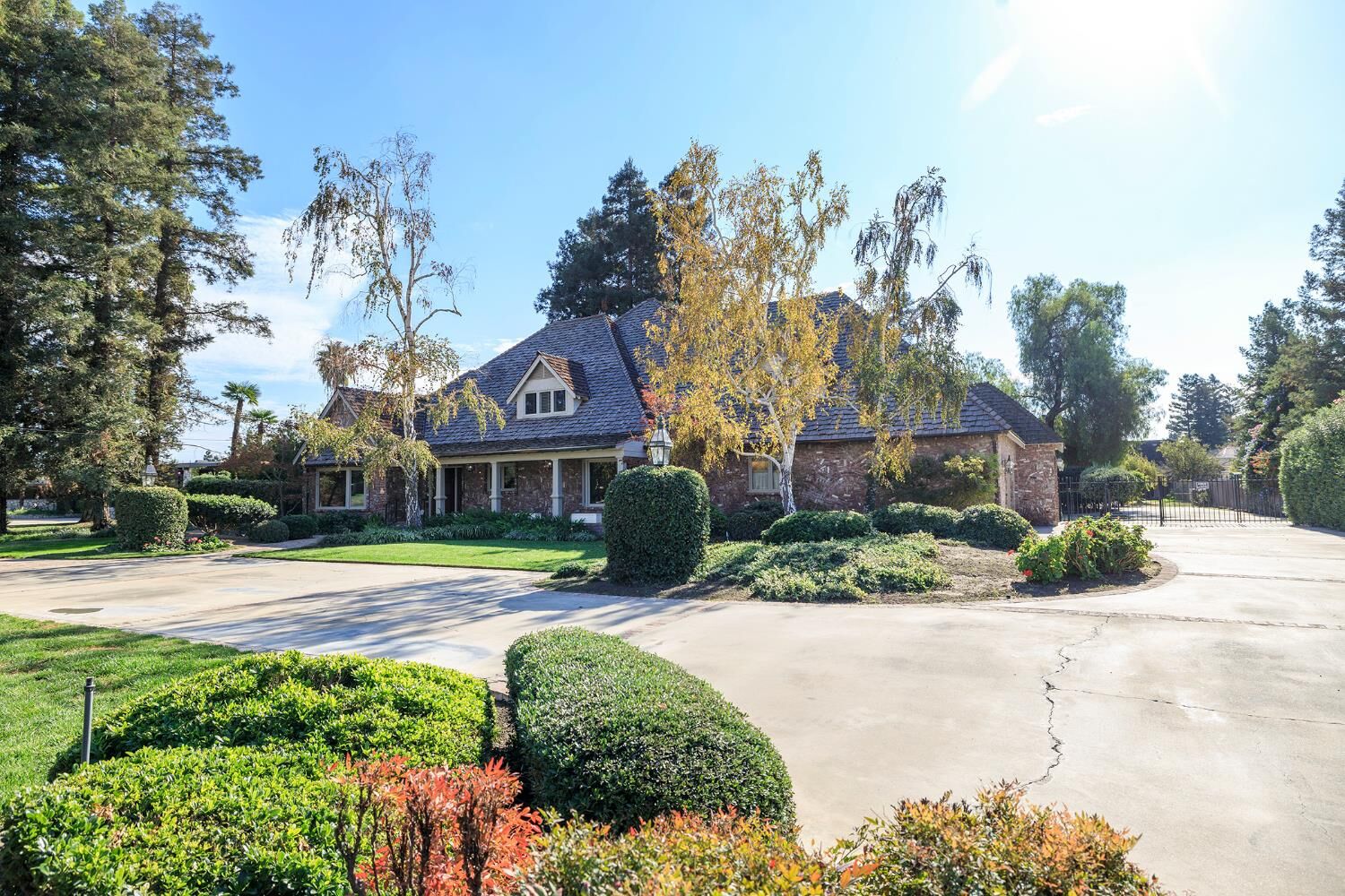 Property Photo:  2218 E Tuolumne Road  CA 95380 