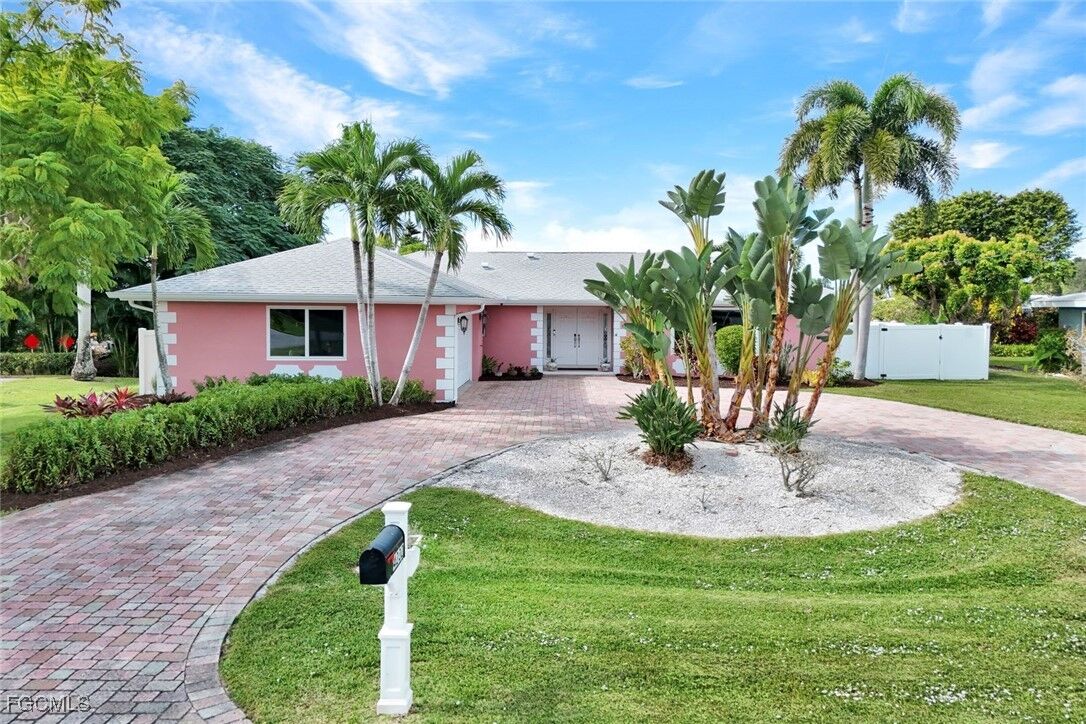 Property Photo:  4232 SE 8th Place  FL 33904 
