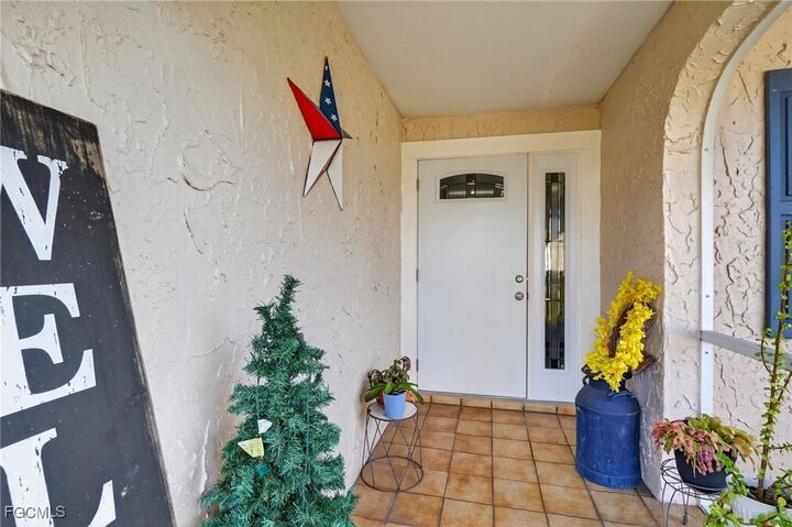 Property Photo:  1403 SE 21st Avenue  FL 33990 
