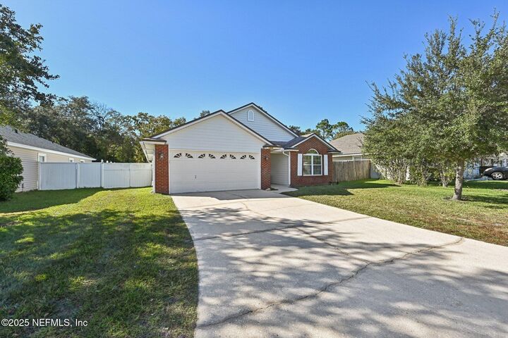 Property Photo: 1806 Dartmouth Drive FL 32068