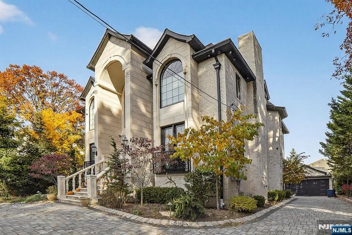 Property Photo: 1096 Briar Way NJ 07024