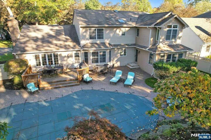 Property Photo:  9 Appeld Court  NJ 07642 