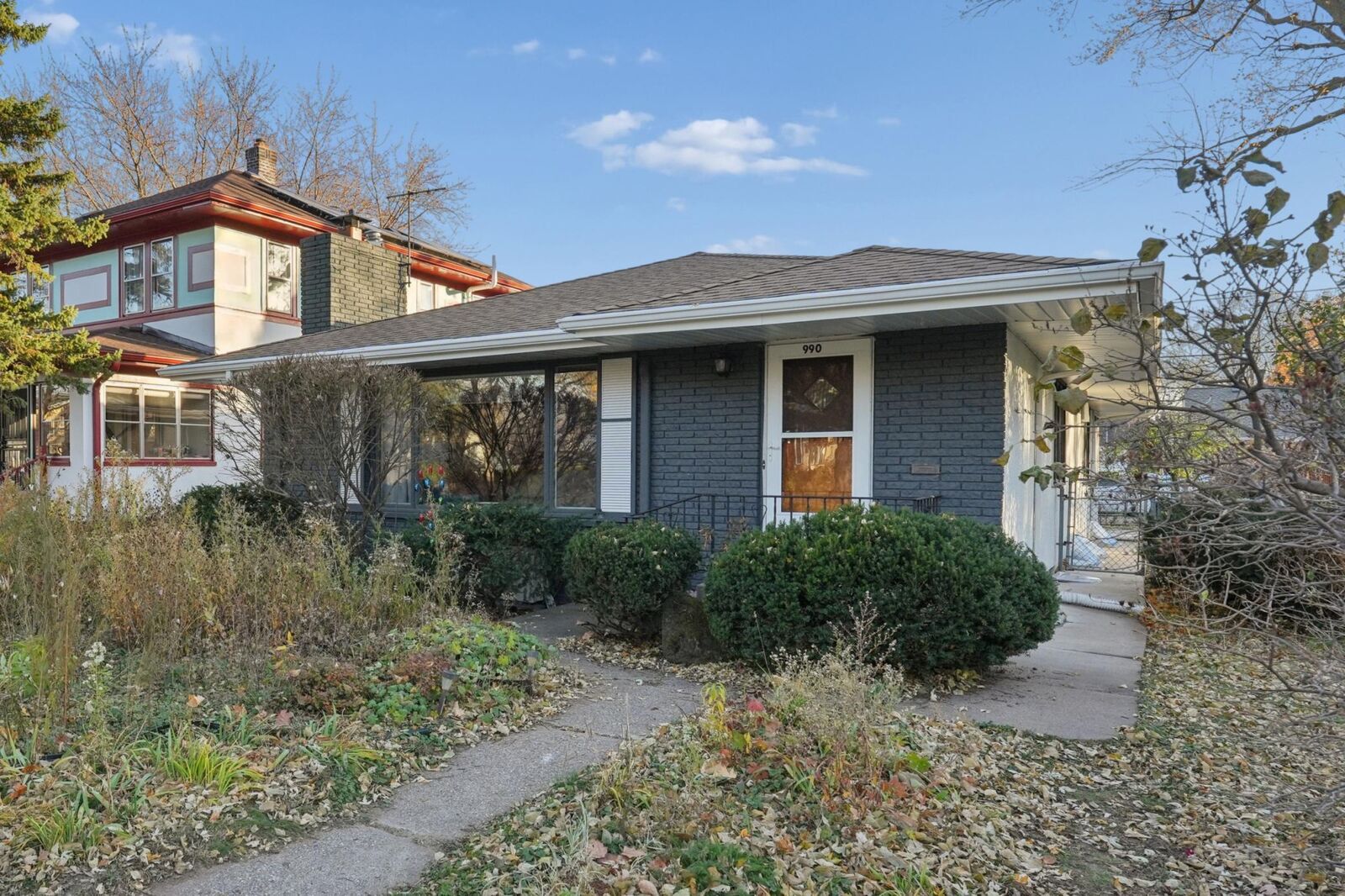 Property Photo: 990 Hawthorne Avenue E MN 55106