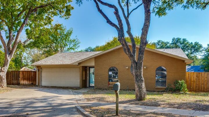 4102 Foxmoor Court  Arlington TX 76016 photo