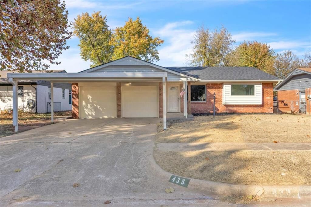 Property Photo: 433 W Forest Drive OK 73064