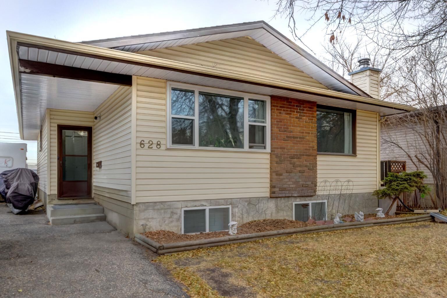Property Photo: 628 Cantrell Drive SW AB T2W 1W7