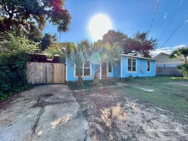 Property Photo:  215 Hermey Ave  FL 32507 