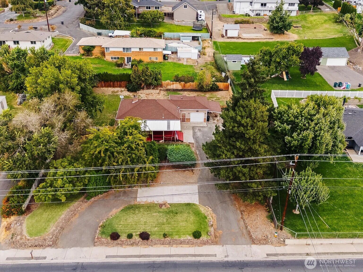 Property Photo: 8607 Summitview Avenue WA 98908