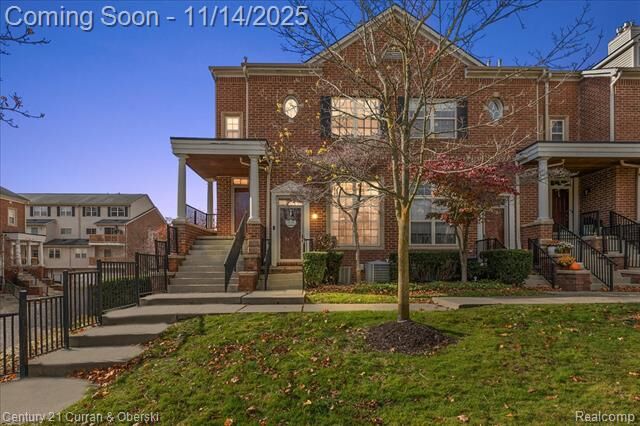 16924 Farmington Road 93  Livonia MI 48154 photo