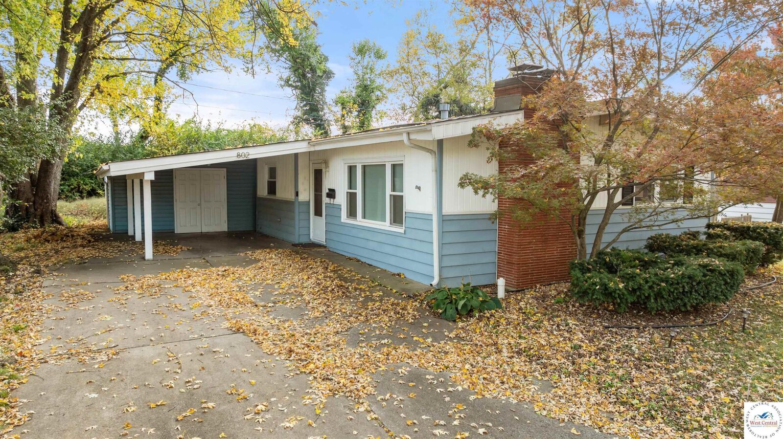 Property Photo:  802 E Clark  MO 64093 