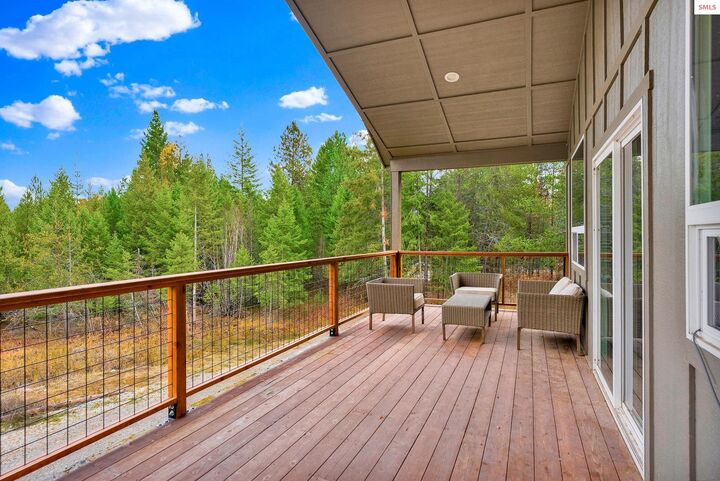 Property Photo:  42 Seneacquoteen Dr  ID 83856 