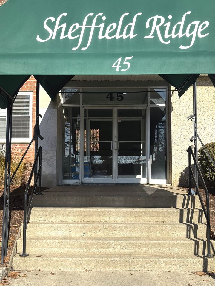 Property Photo:  45 Maple Street Apt 2E  CT 06850 