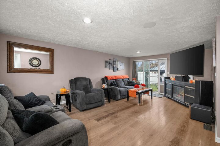 Property Photo: 20 W Graves Rd WA 99218-2306