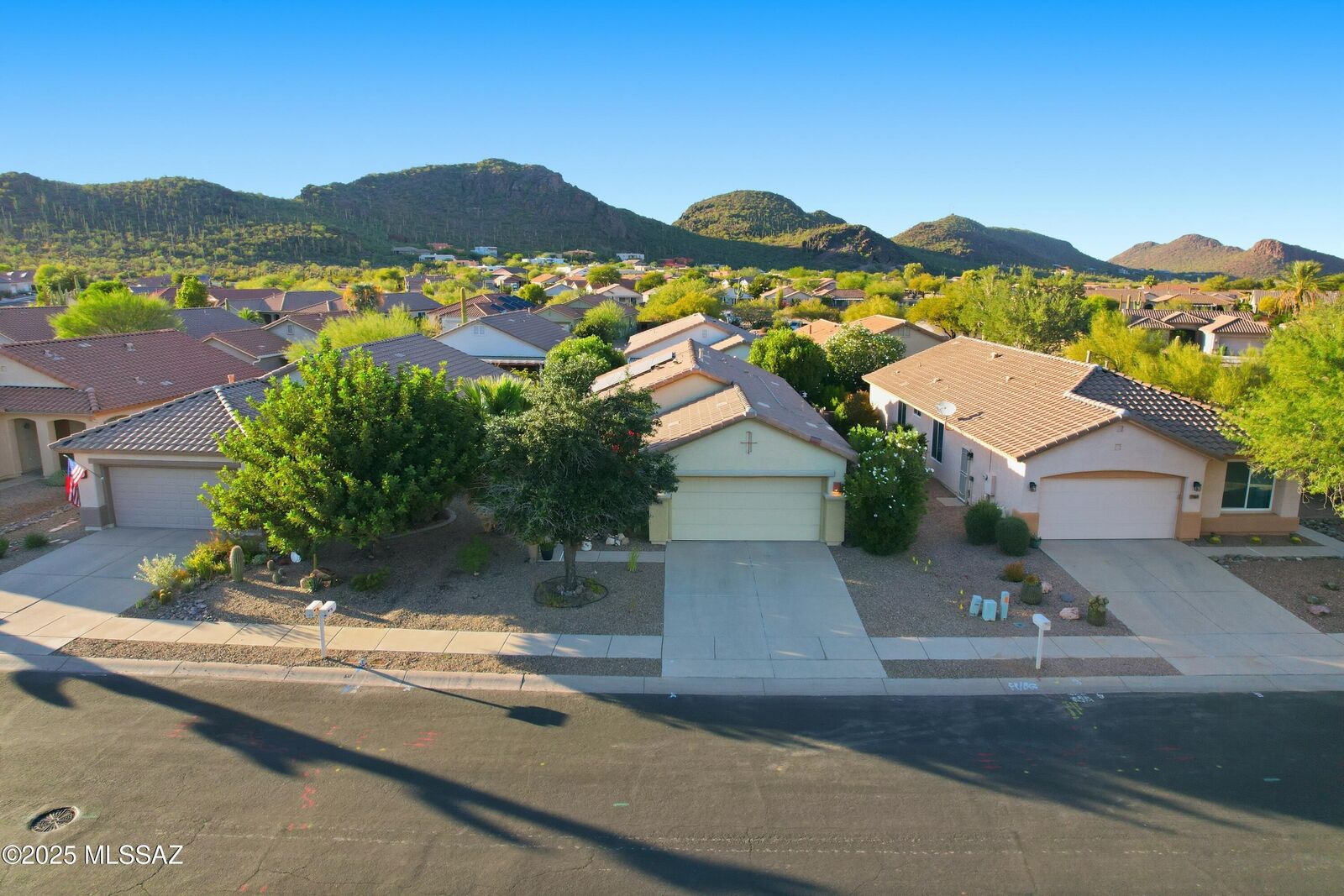 Property Photo: 7968 W Cottonwood Wash Way AZ 85743
