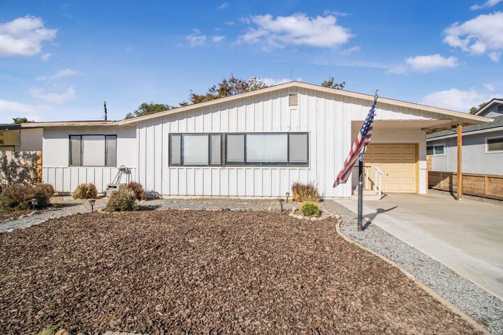 Property Photo: 2634 W Iris Avenue CA 93277
