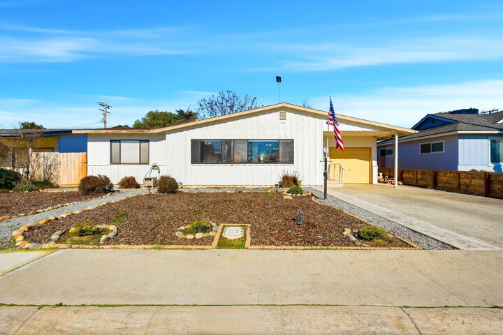 Property Photo:  2634 W Iris Avenue  CA 93277 