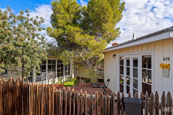 Property Photo:  526 Washington Avenue  CA 93268 