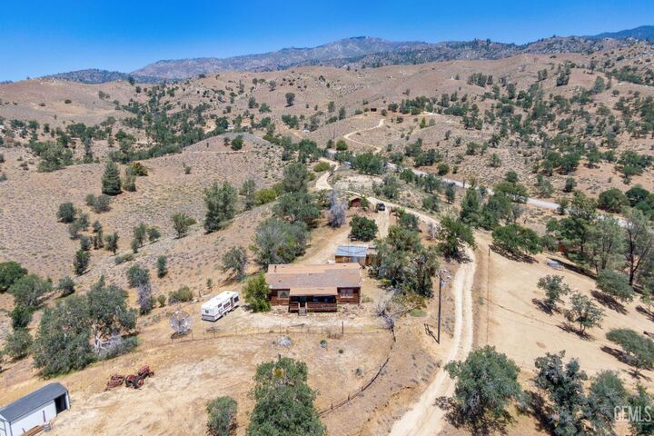 Property Photo: 38579 Payne Way CA 93518