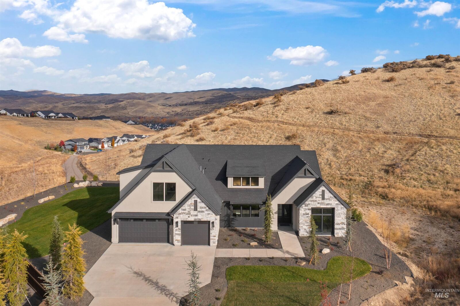 Property Photo:  10968 N Elk Ridge Pl  ID 83714-2413 