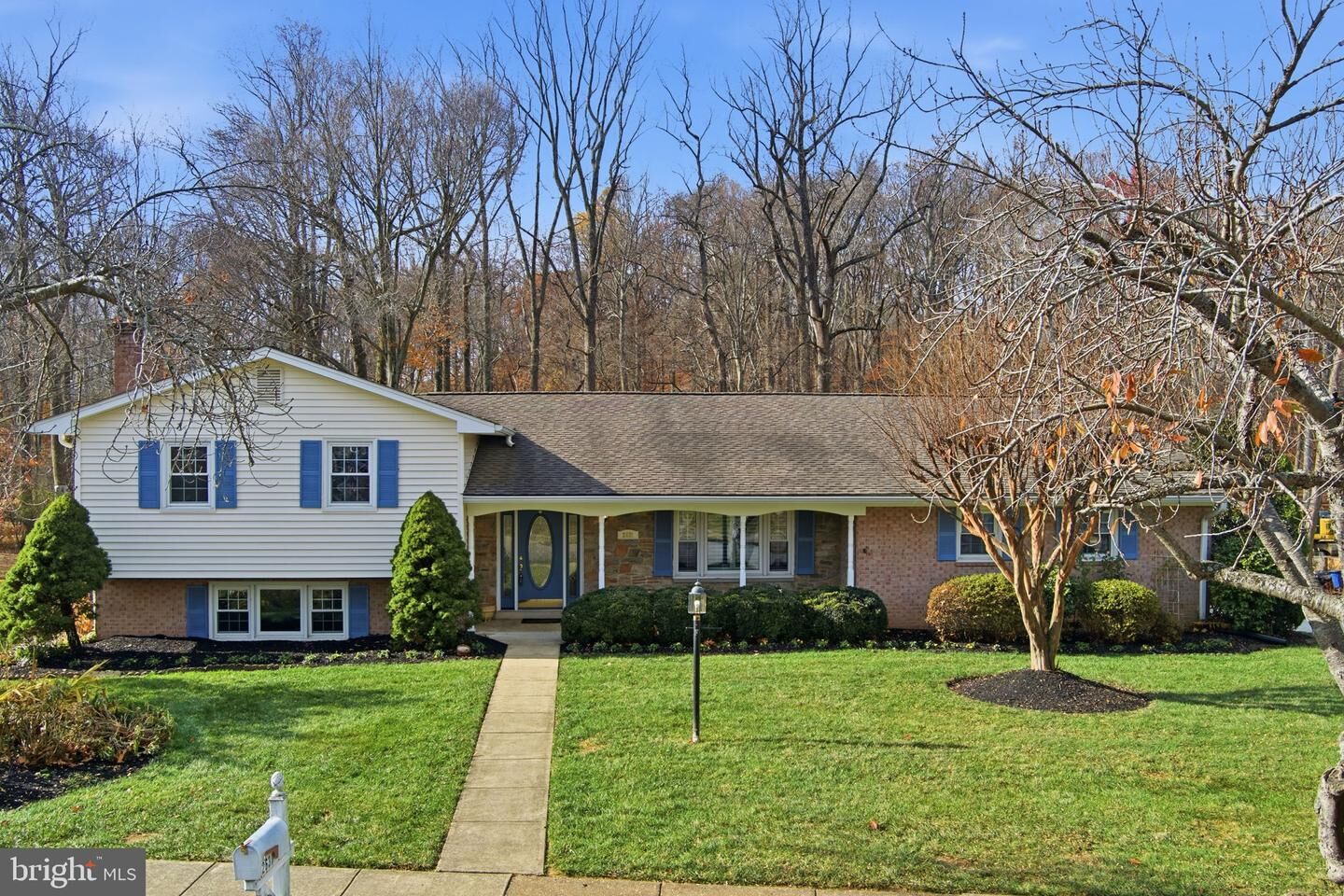 Property Photo: 2631 E Meredith Drive VA 22181