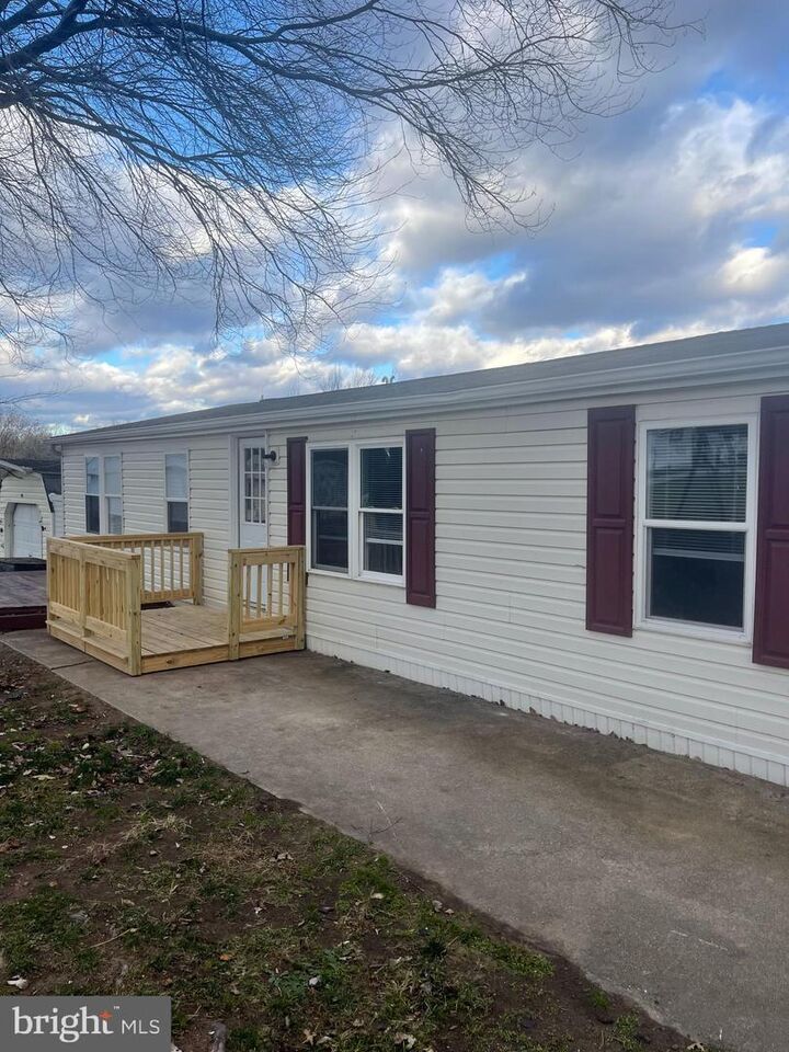 Property Photo:  32 Walnut Drive  PA 17370 