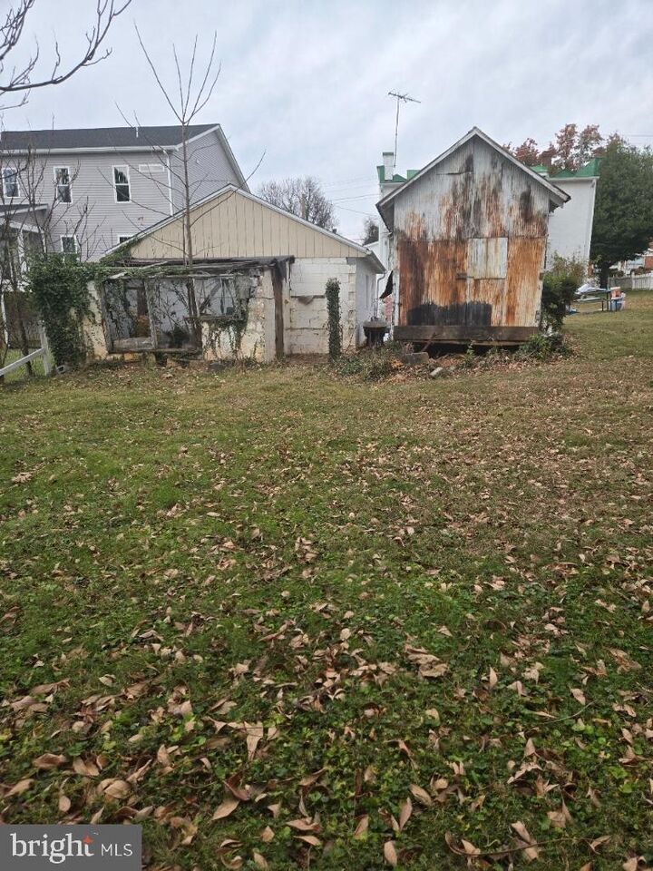 Property Photo: 53 Madison Street VA 20186