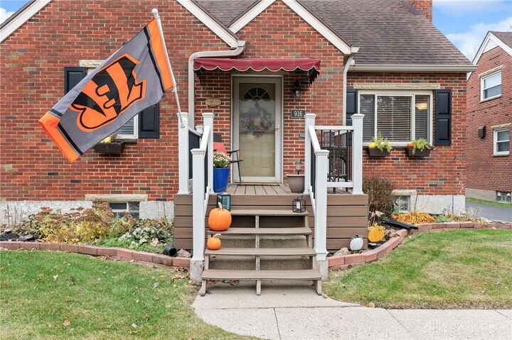 Property Photo: 916 Warrington Place OH 45419