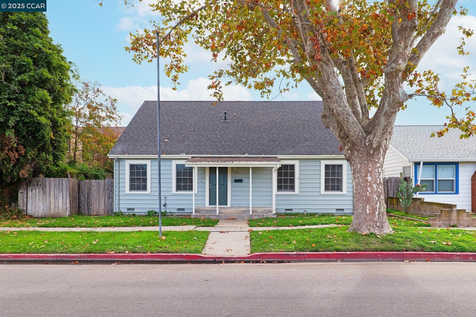 Property Photo:  135 N 5th St  CA 94571 